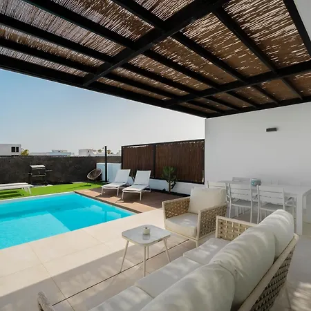 Desi Relaxing With Private Pool بلايا بلانكا